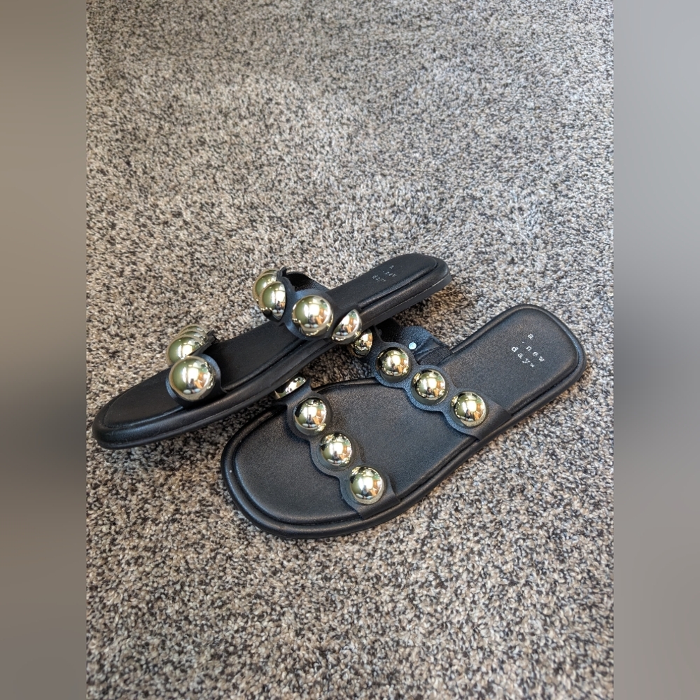 NEW WITHOUT TAGS: A New Day Black And Gold Sandals